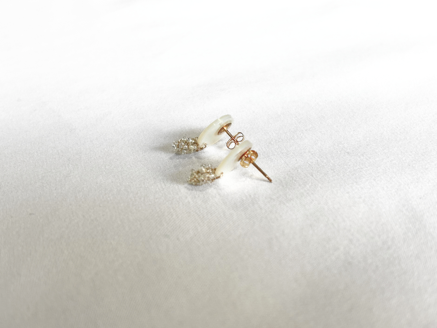 【Greenford 伊藤真子】TUKI 望 shell&beads 小 ピアス シロ/GF00020
