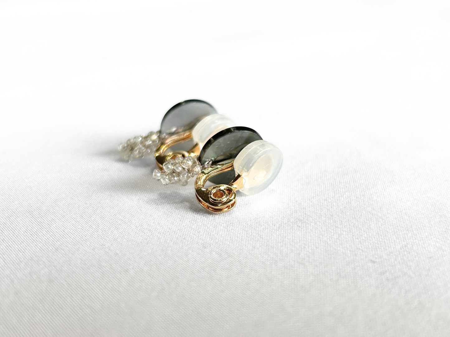 【Greenford 伊藤真子】TUKI 望 shell&beads 小 イヤリング クロ/GF00020