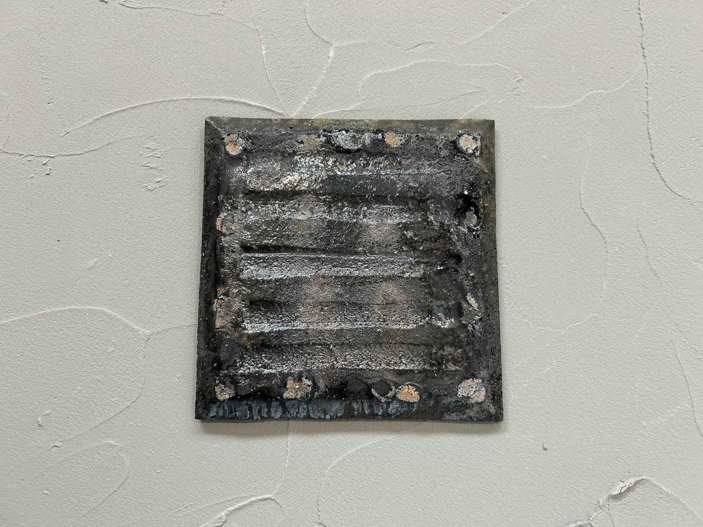 【八田 亨】HATTA TORU 黒掛 tile plate 正方中(No.B28)/HK00116