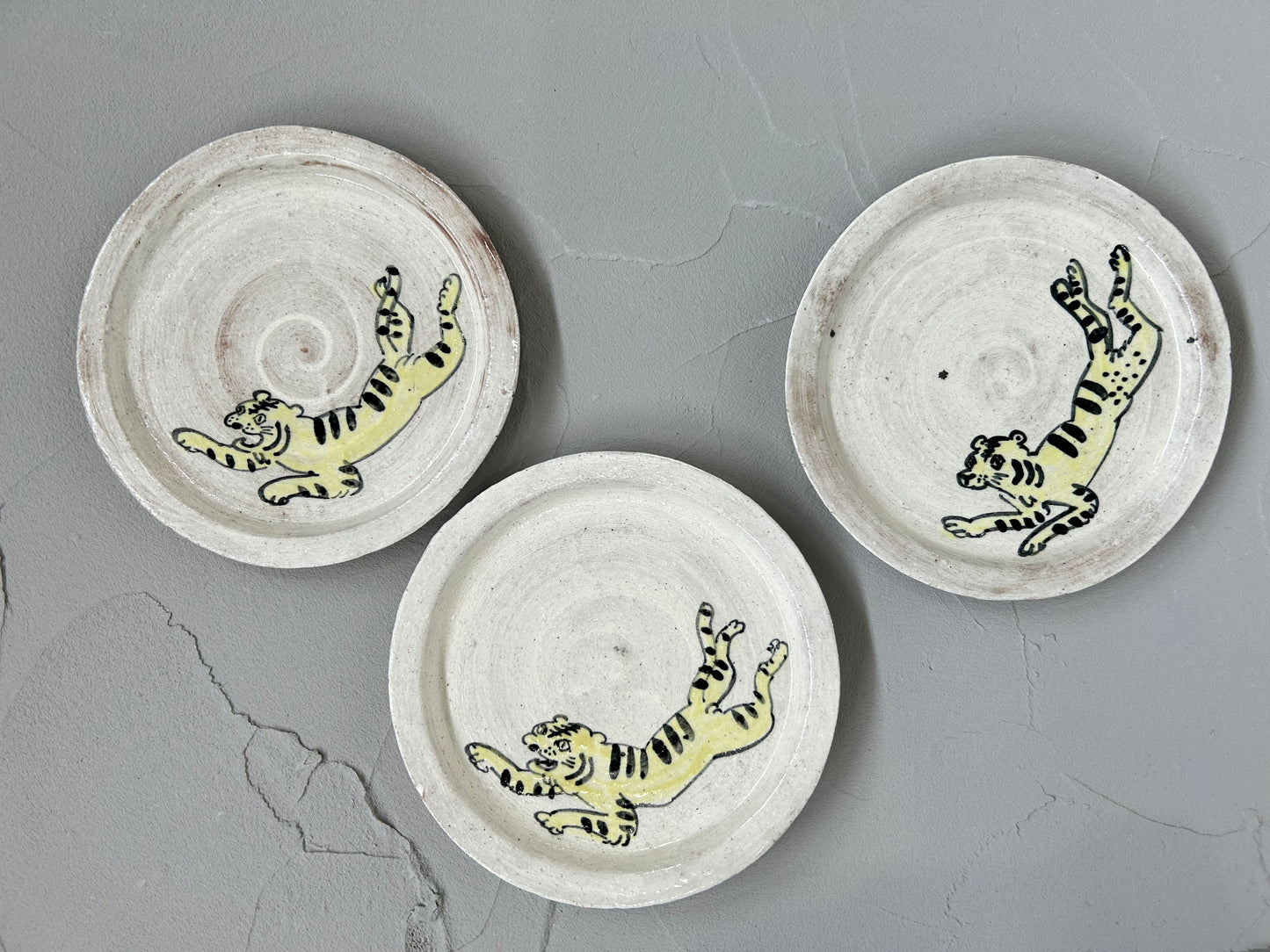 【吉村 尚子】naomitu pottery 粉引5寸皿 トラ/HK00505