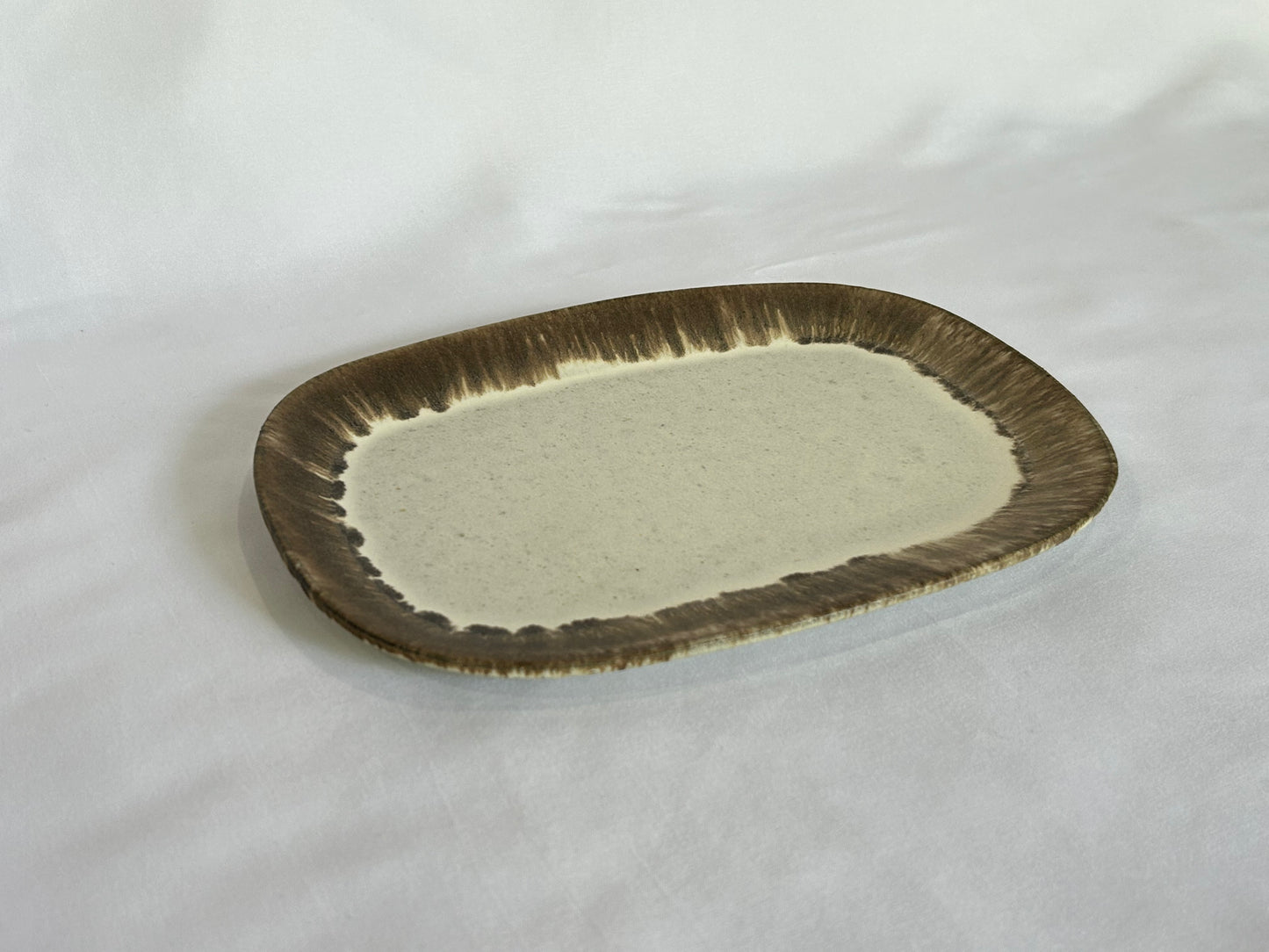 【3RD CERAMICS】パンのお皿 WeekENDS(茶)/HK00545