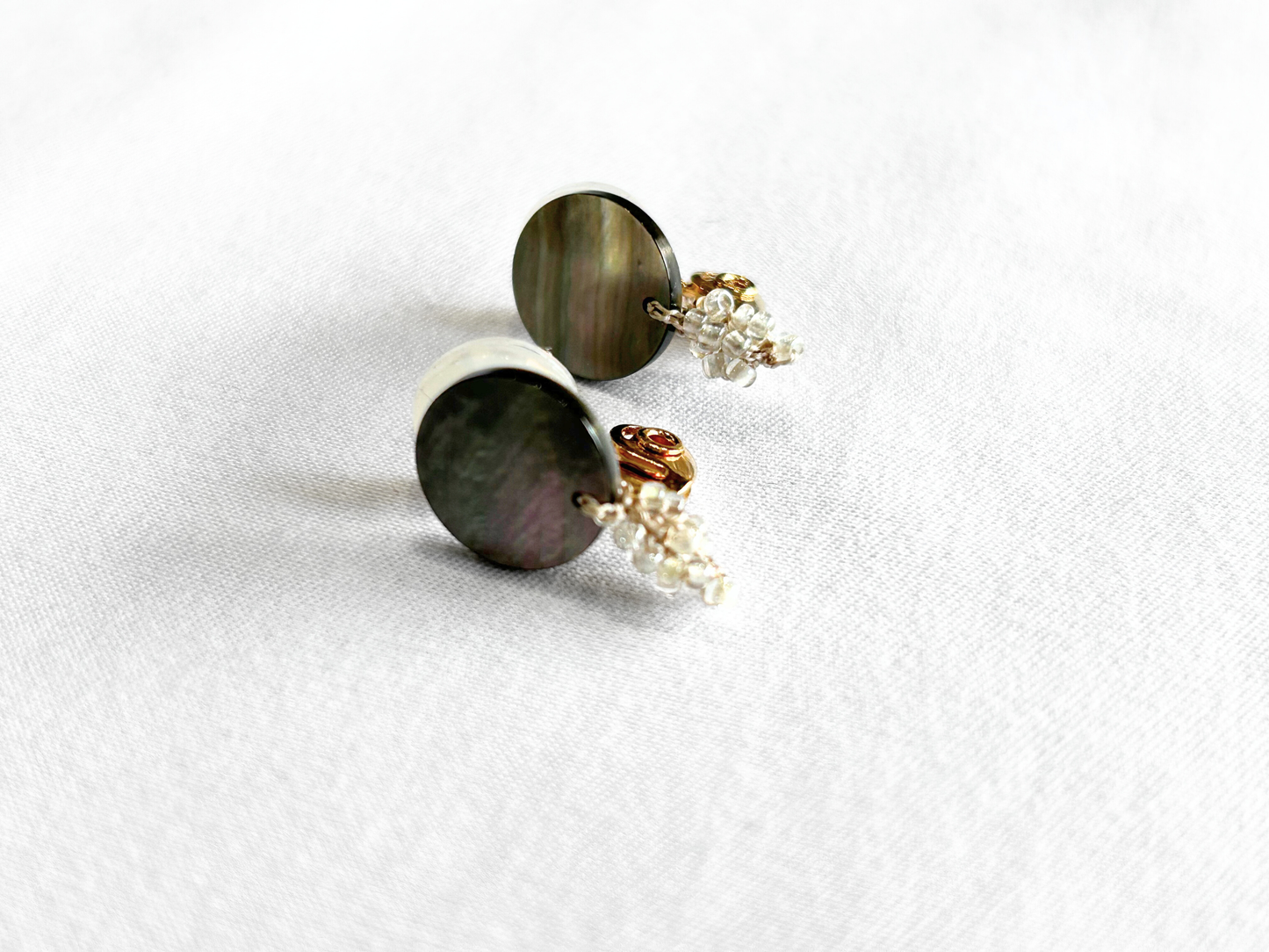 【Greenford 伊藤真子】TUKI 望 shell＆beads 小 イヤリング クロ/GF00020