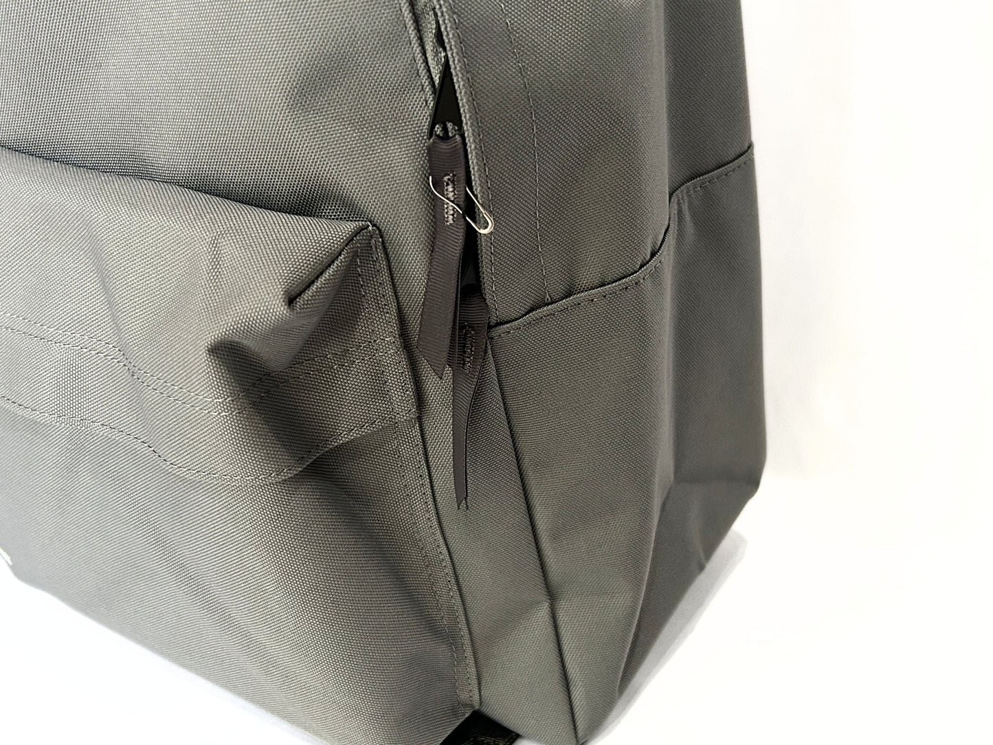 【FreshService】CORPORATE DAYBAG 28L GRAY/HK00591