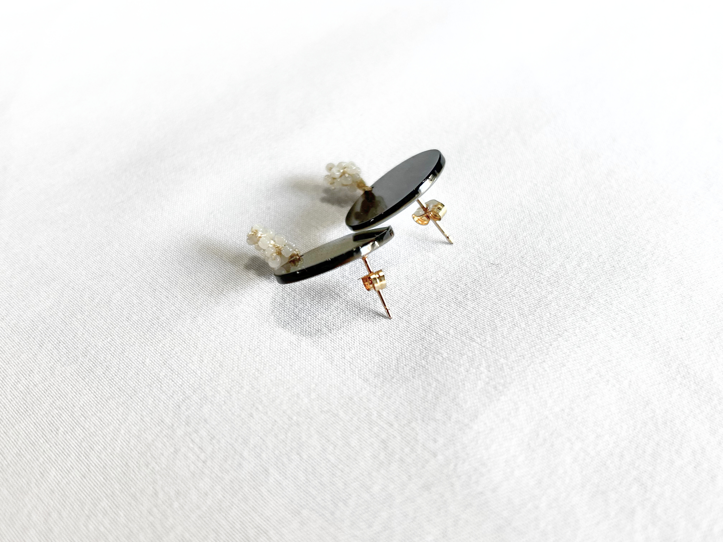 【Greenford 伊藤真子】TUKI 望 shell＆beads 大 ピアス クロ/GF00019