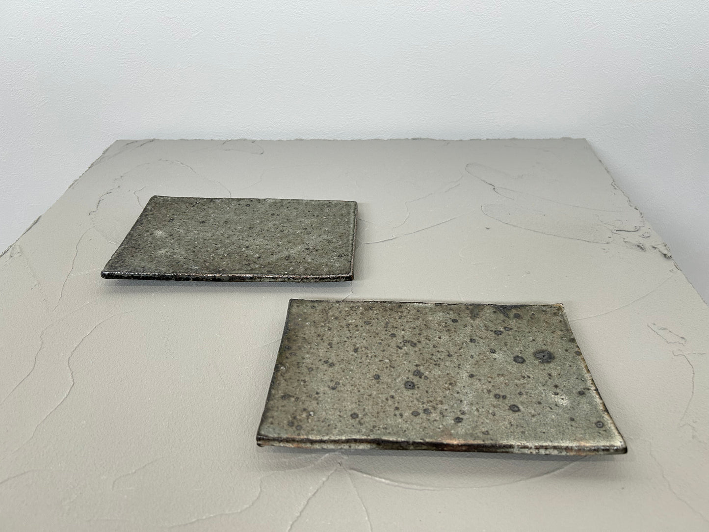 【八田 亨】HATTA TORU 白掛 tile plate 長小（No.A29）/HK00111