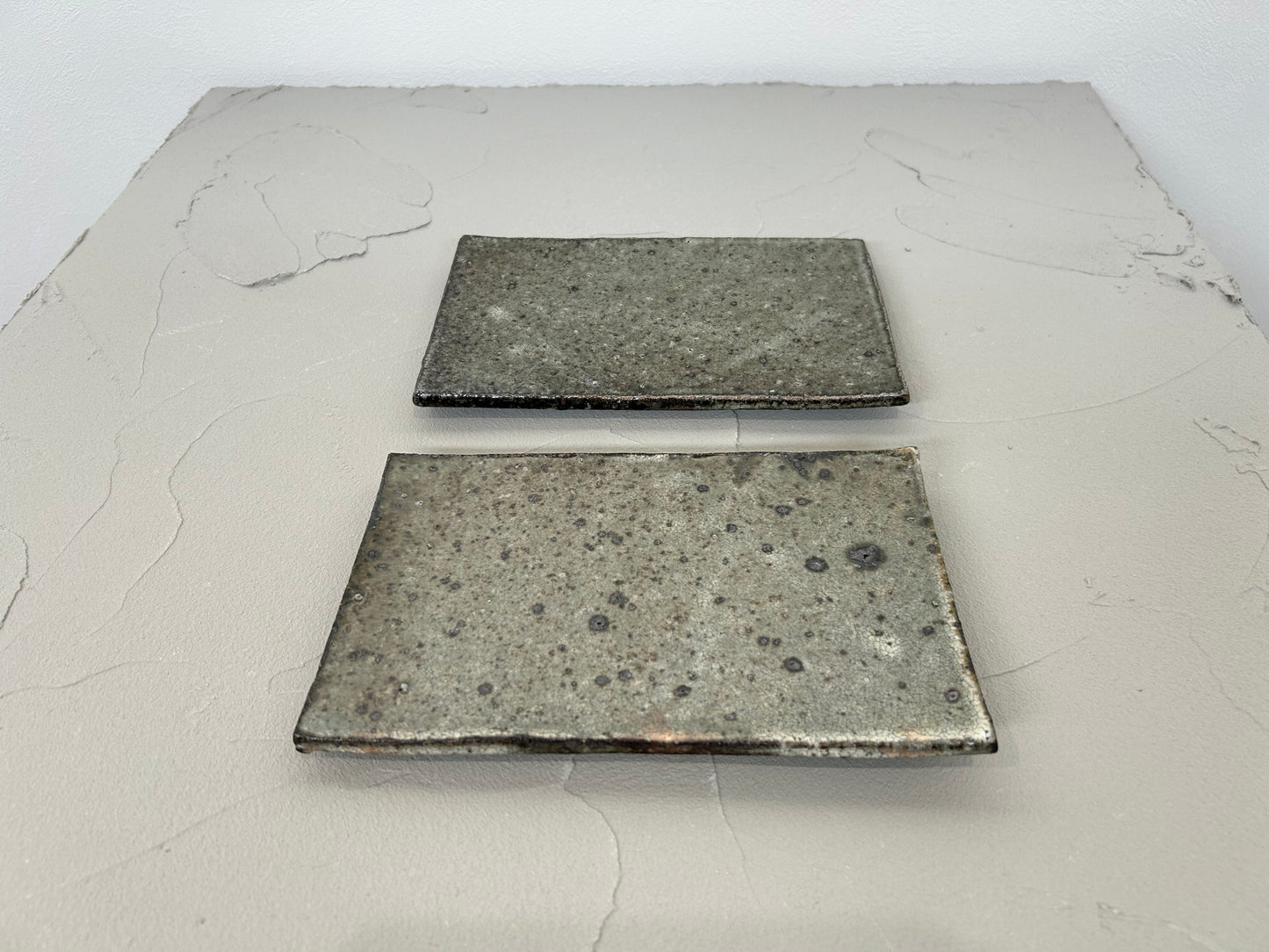 【八田 亨】HATTA TORU 白掛 tile plate 長小（No.A29）/HK00111