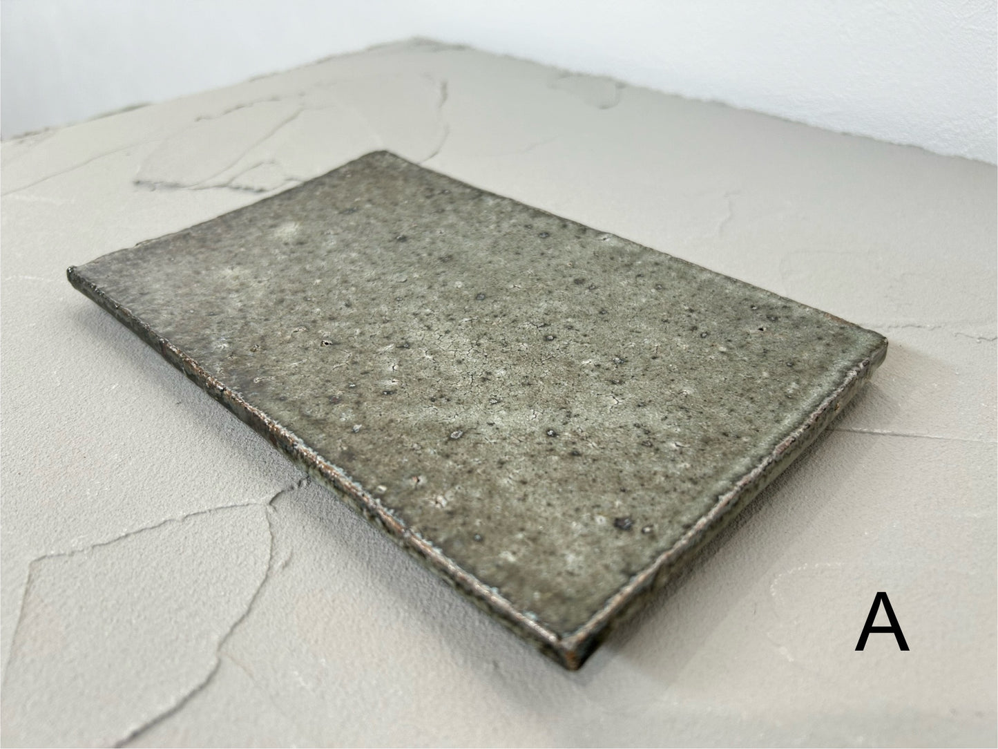 【八田 亨】HATTA TORU 白掛 tile plate 長小（No.A29）/HK00111