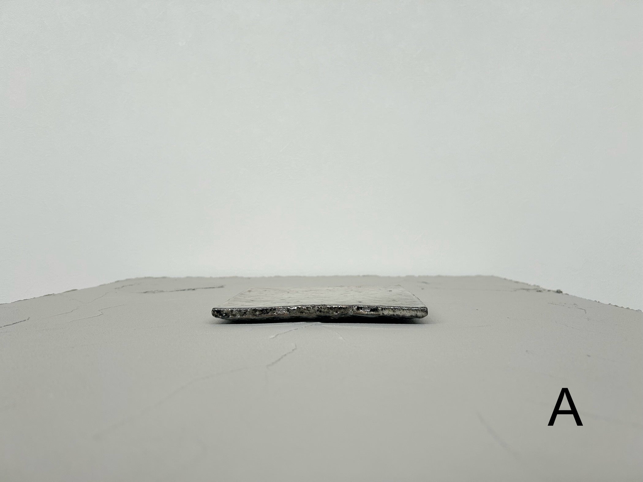 八田 亨】 HATTA TORU 白掛 tile plate 正方小（No.A31）/HK00113