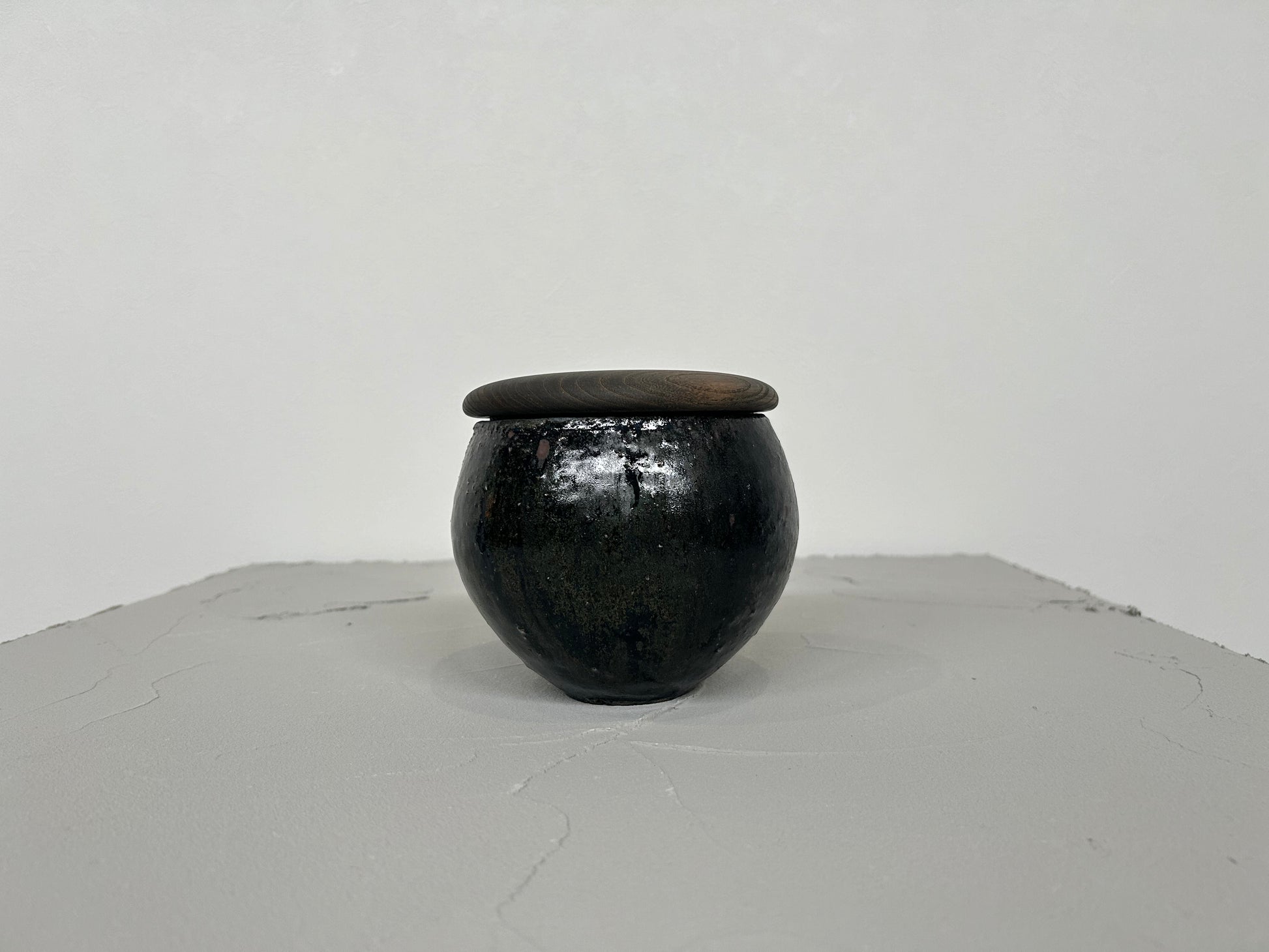 八田 亨】 HATTA TORU 黒掛塩壺 L(No.B34)/HK00117 – ジェネラル 八田 亨】 HATTA TORU 黒掛塩壺 L(No.B34)/HK00117 – ジェネラル