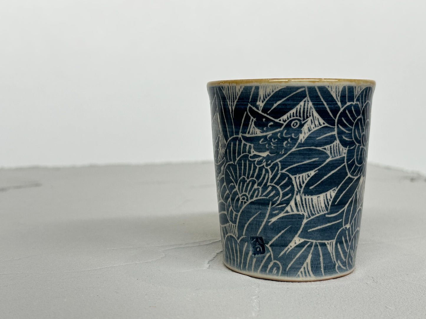 【吉村 尚子】naomitu pottery 掻き落としフリーカップ 鳥/HK00530