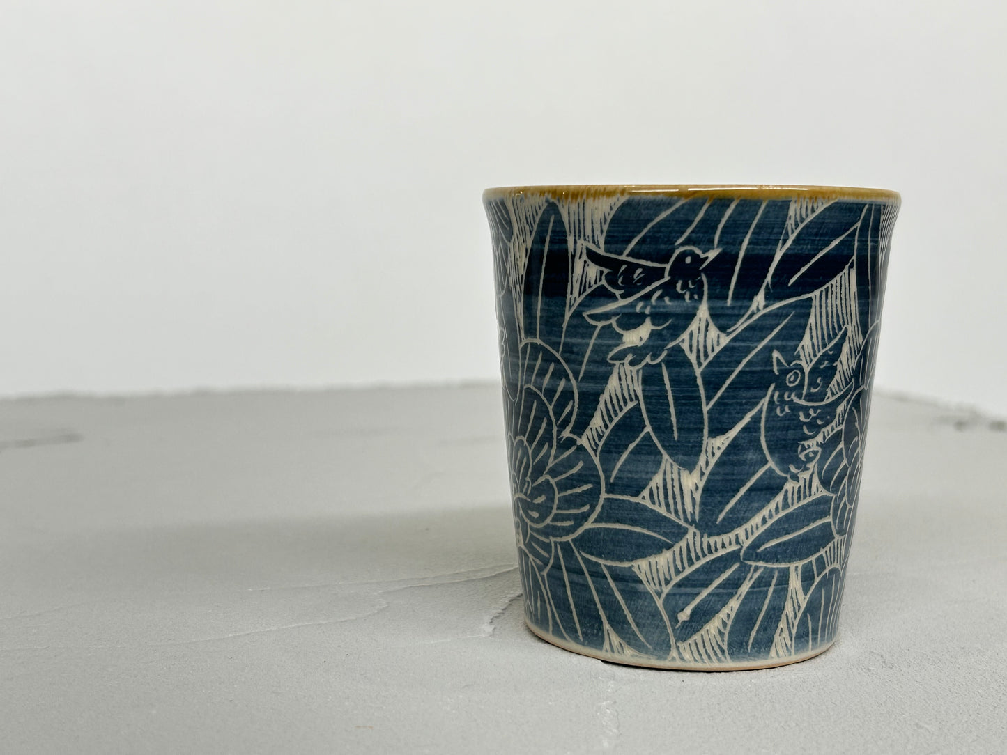 【吉村 尚子】naomitu pottery 掻き落としフリーカップ 鳥/HK00530