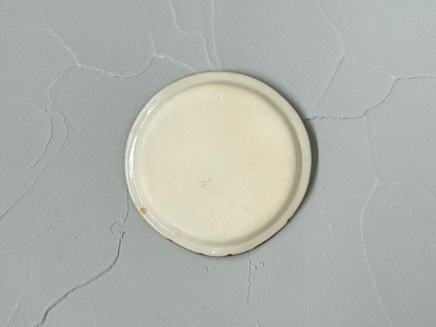 【吉村 尚子 10%OFF】naomitu pottery 5寸皿 サルとカカオ A/HK00525