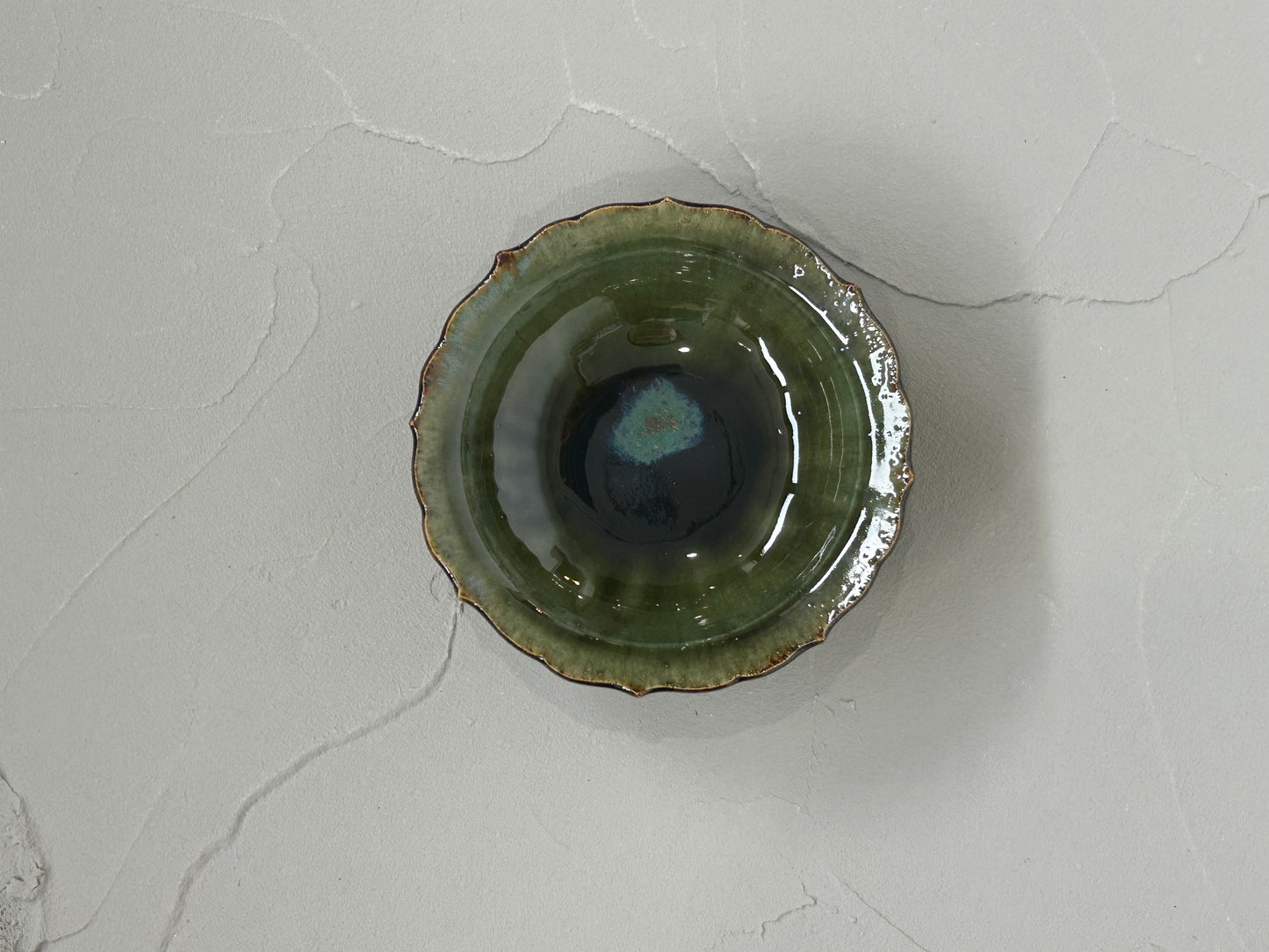 【村澤陶苑 村澤享】 青銅釉稜花皿 A/HK00531