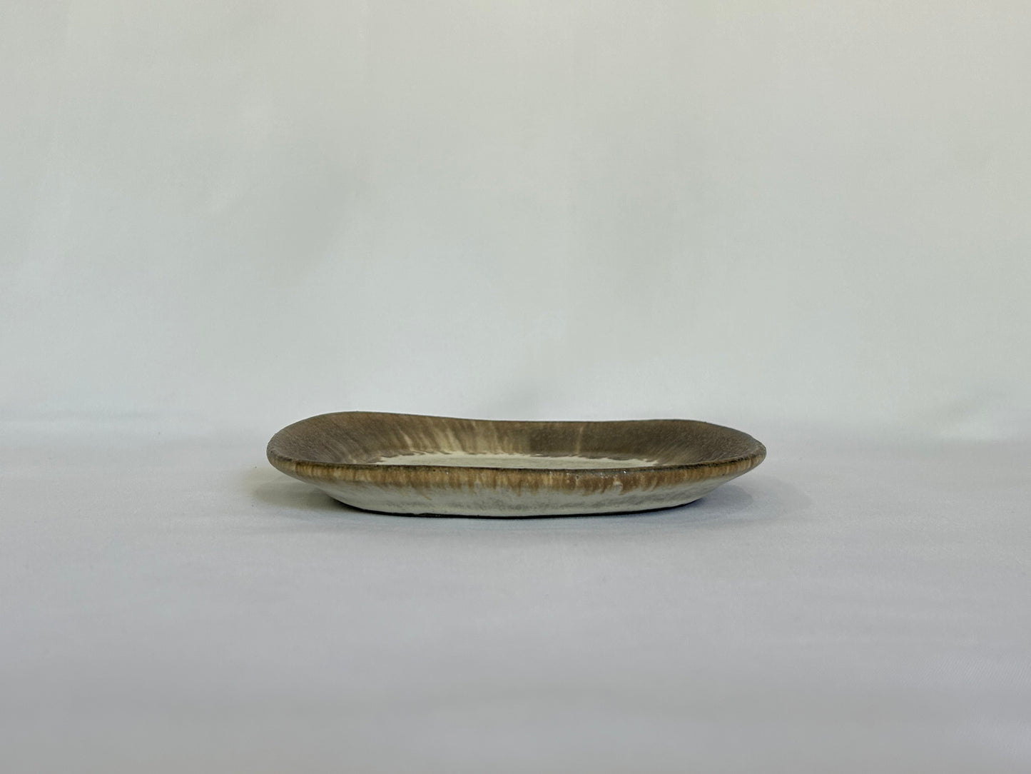【3RD CERAMICS】 パンのお皿 WeekDAYS（茶）/HK00543