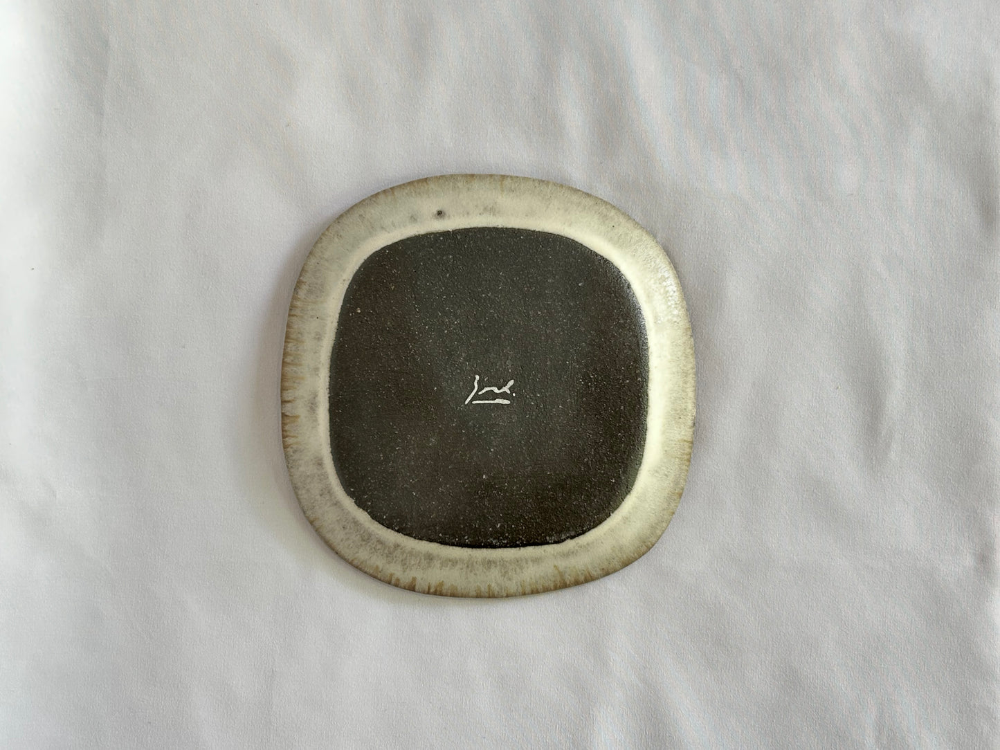 【3RD CERAMICS】 パンのお皿 WeekDAYS（茶）/HK00543
