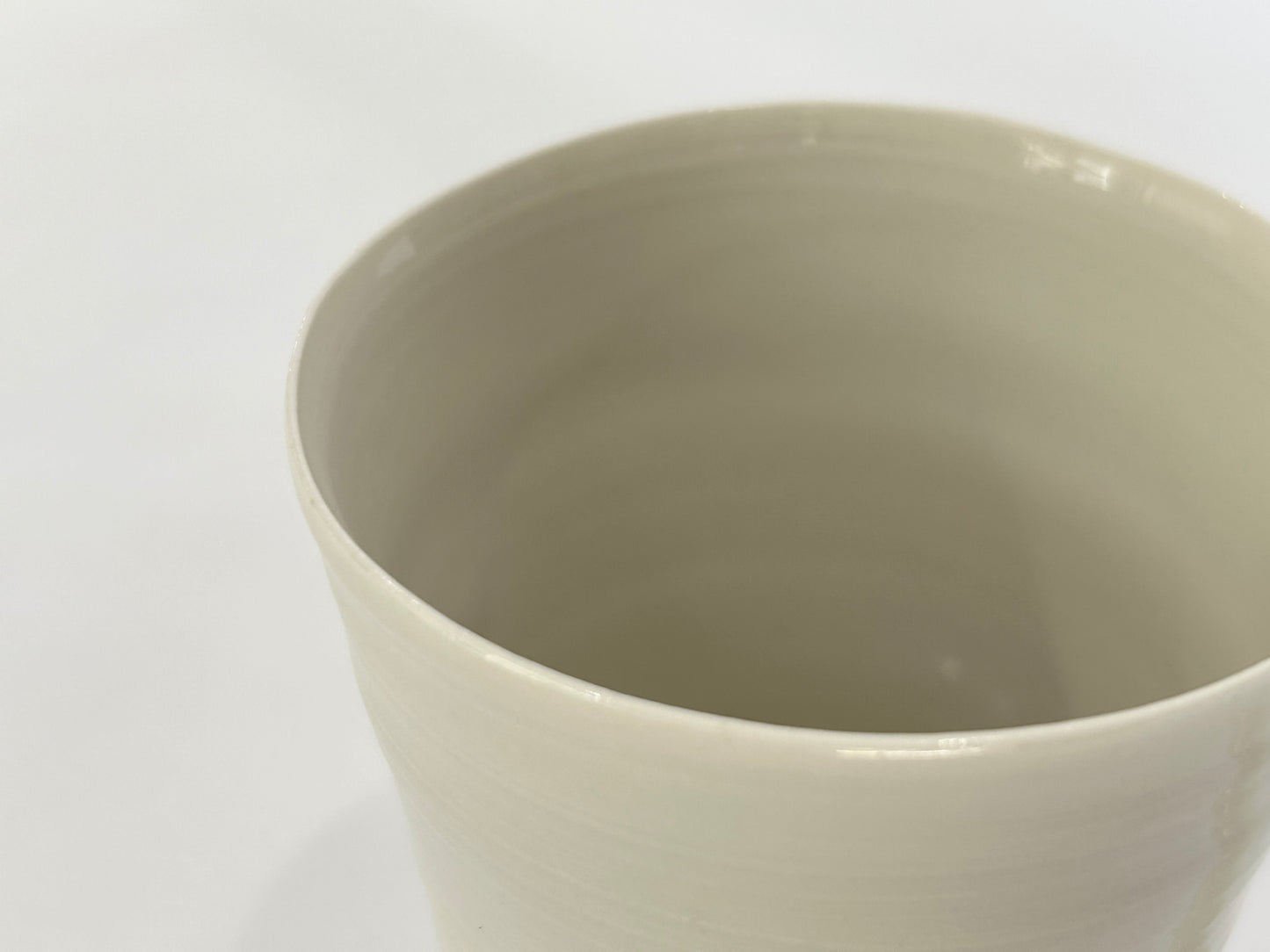 【井上 健太】白磁 マグカップ 02/HK00555