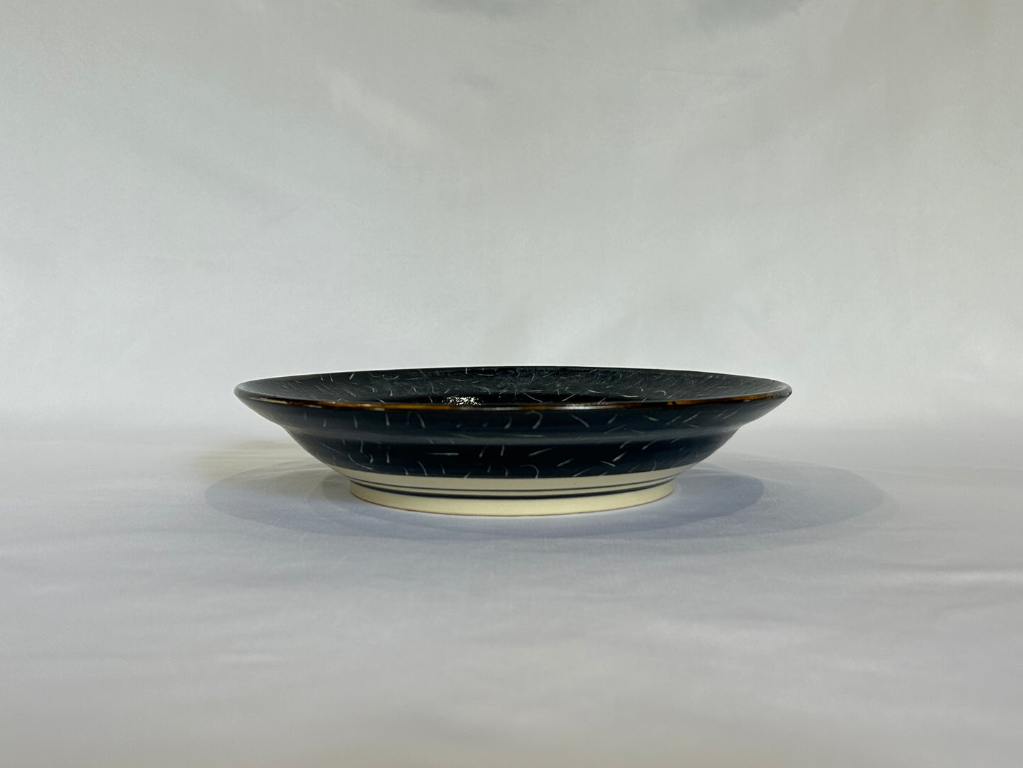 【吉村 尚子】naomitu pottery ヤタガラス中皿 A/HK00563