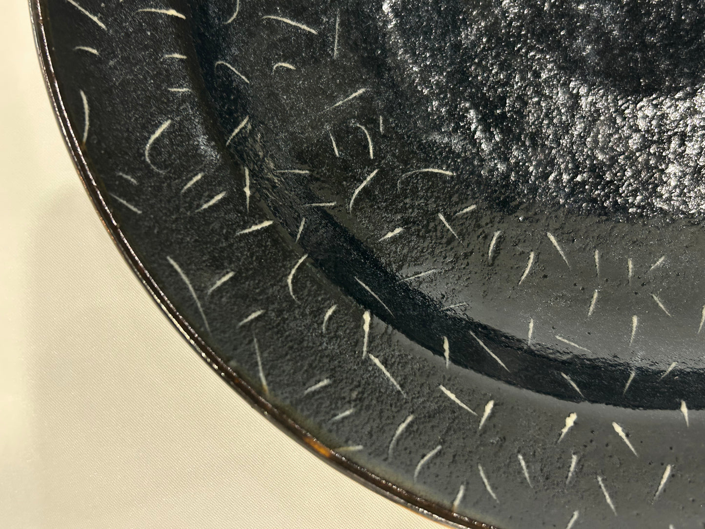 【吉村 尚子】naomitu pottery ヤタガラス中皿 A/HK00563