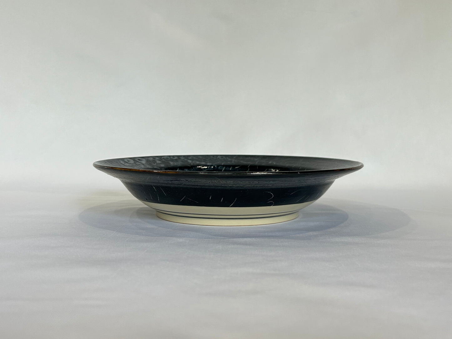 【吉村 尚子】naomitu pottery ヤタガラス中皿 B/HK00563