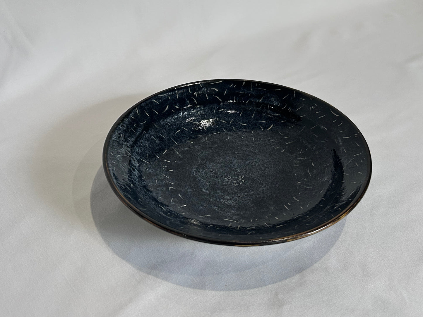 【吉村 尚子】naomitu pottery ヤタガラス中皿 C/HK00563