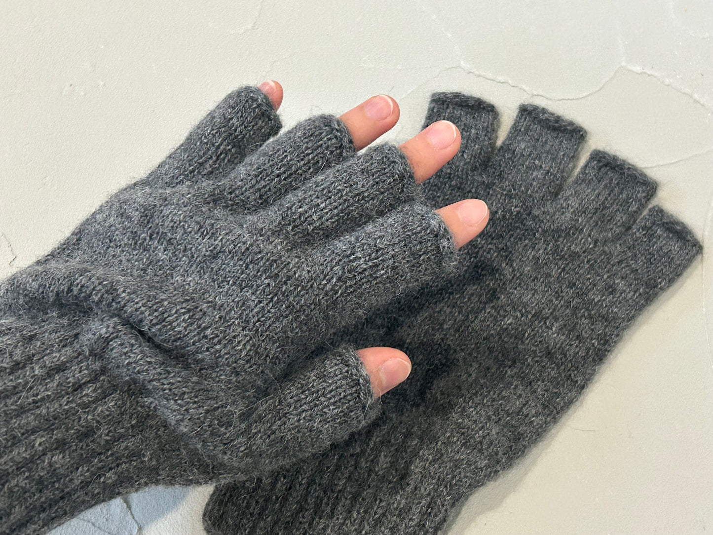 【loomer ルーマー】 Alpaca Knit Gloves LM324-KN011 Natural Grey/HK00455